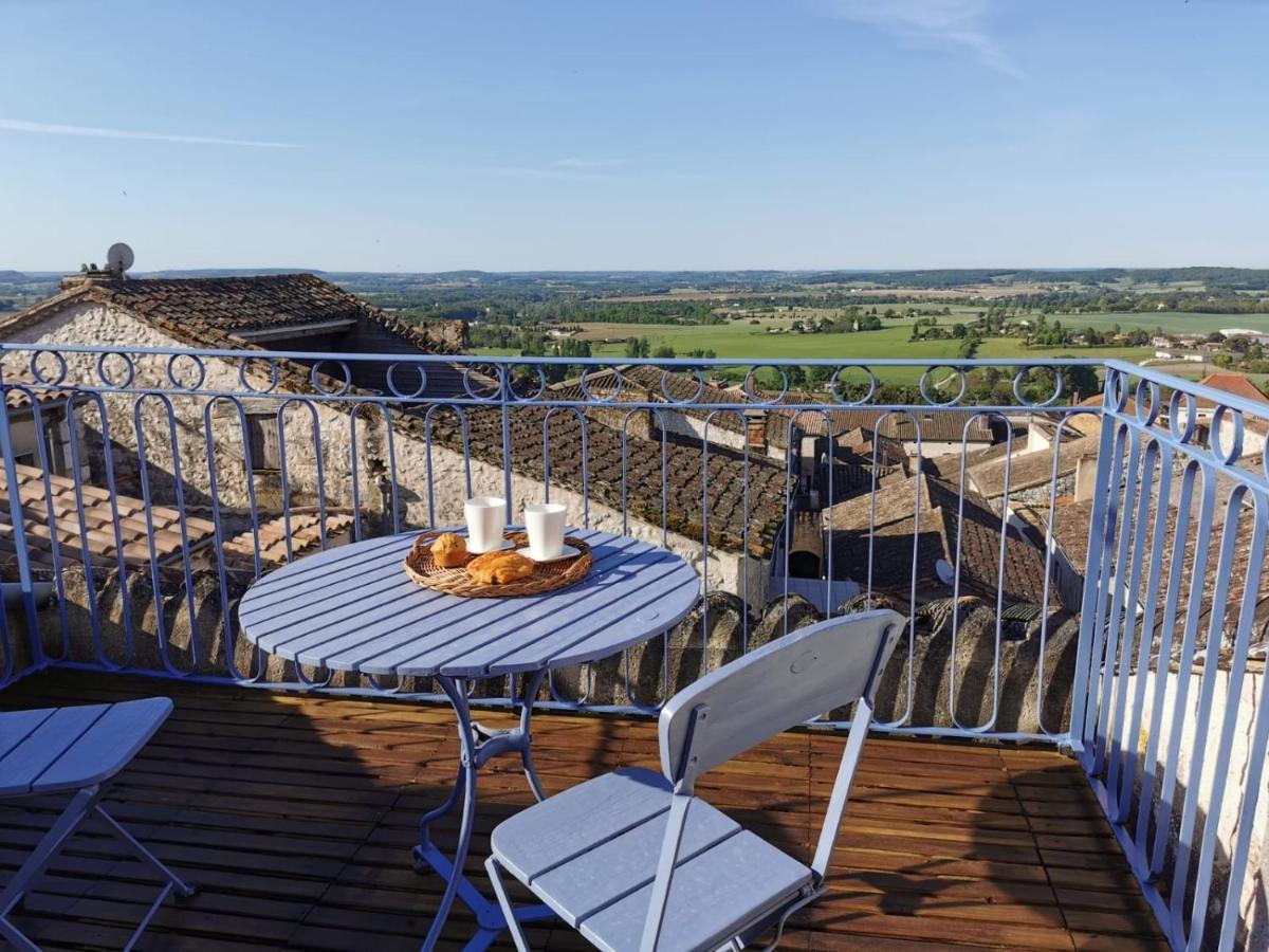 Maison De Charme Spacieuse, Terrasse Et Vue Sur La Place Monflanquin Exterior photo